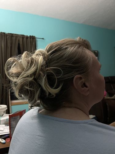 Customer photo review of JuvaBun Messy Bun
