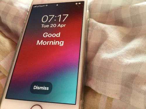 Customer photo review of Apple iPhone 8 64GB Gold Unlocked Refurbished Excellent