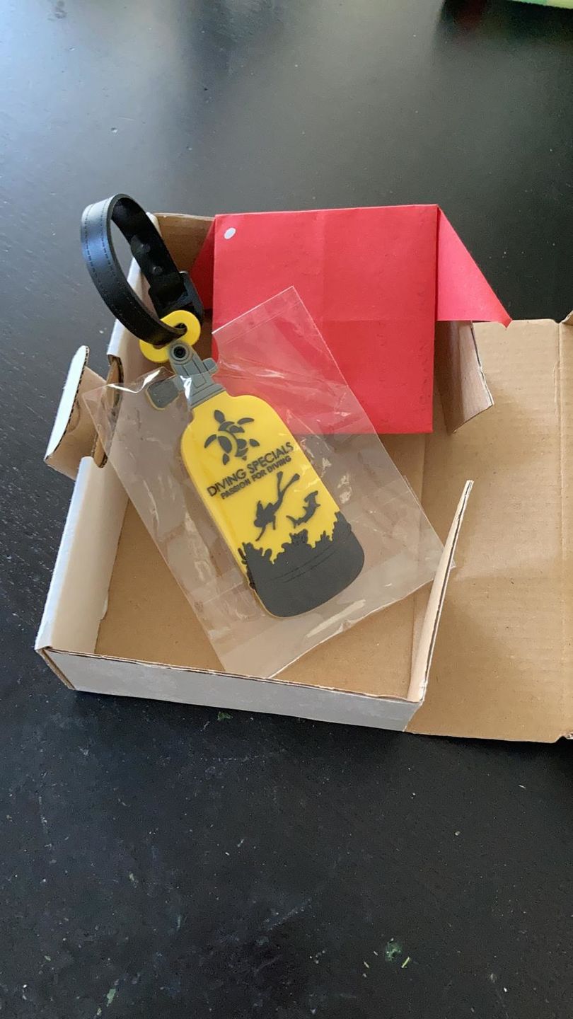 Customer photo review of Amazing Scuba Luggage Tag