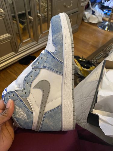 Customer photo review of Air Jordan 1 Retro High OG 'Hyper Royal  (GS)