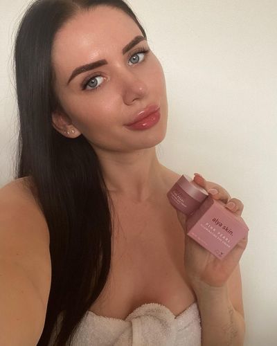 Customer photo review of Pink Pearl Illuminating Eye Cream