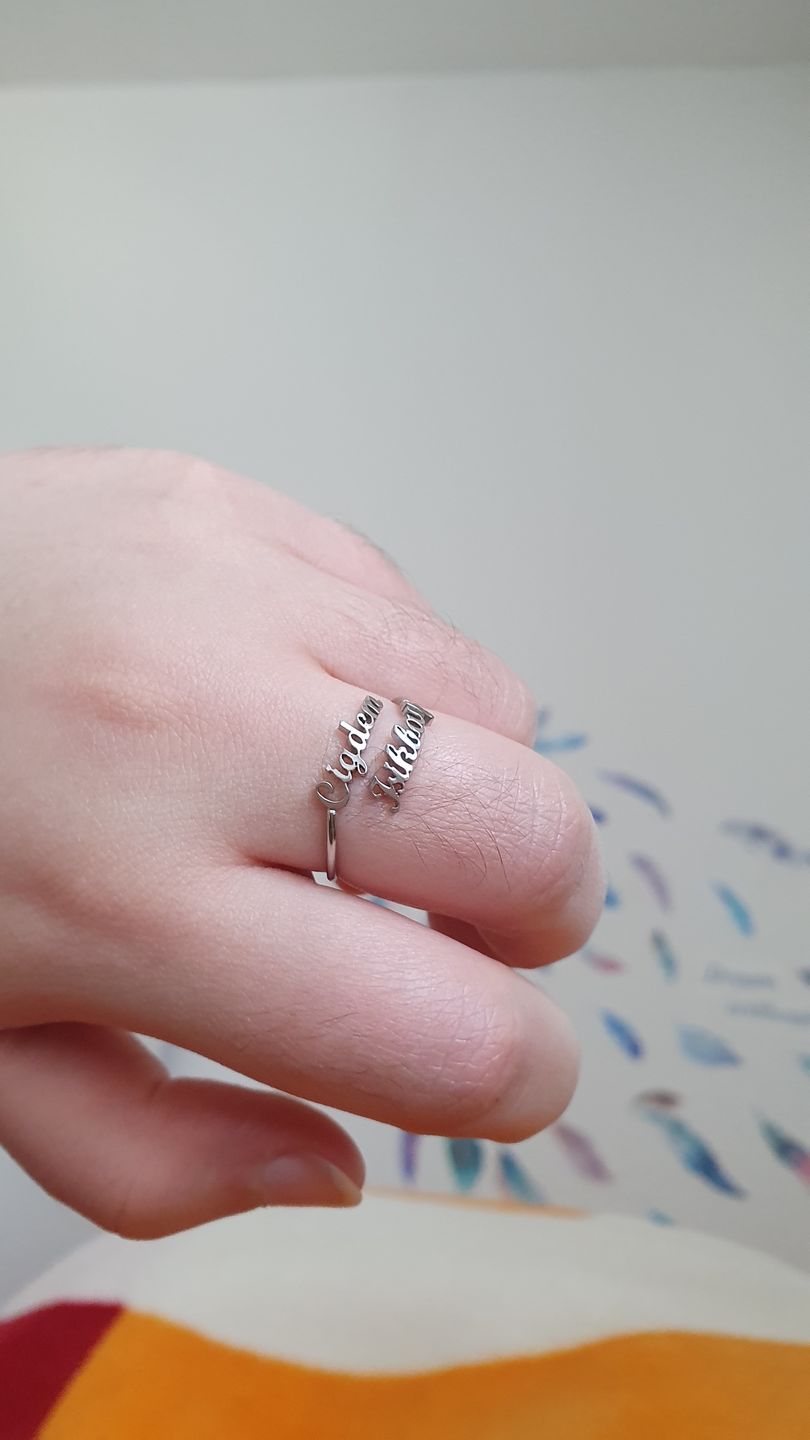 Customer photo review of LOANYA Ring mit zwei personalisierten Namen