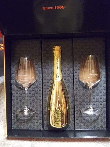 Customer photo review of Lamborghini: Oro Vino Spumante with Gift Set & Corkscrew