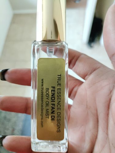 Customer photo review of Women's Body Oil Perfume Mist