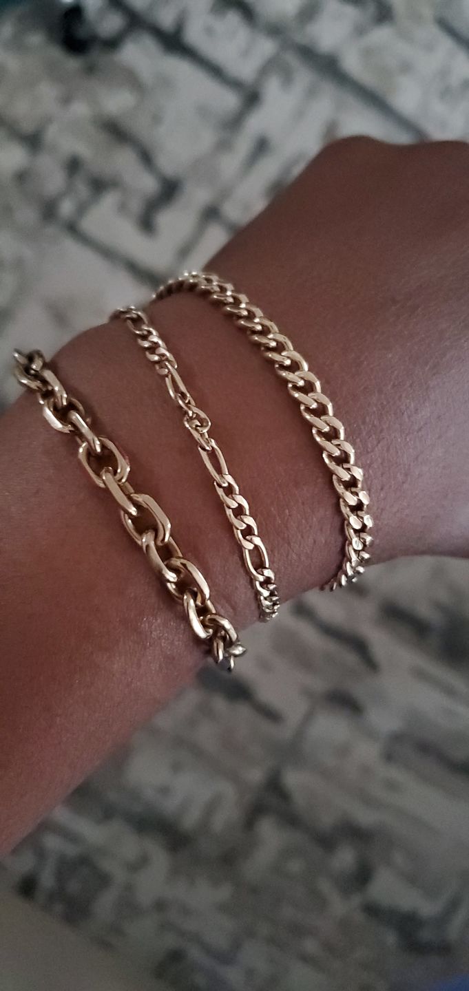 Customer photo review of 3.5mm Steel Figaro Link Dainty Bracelet