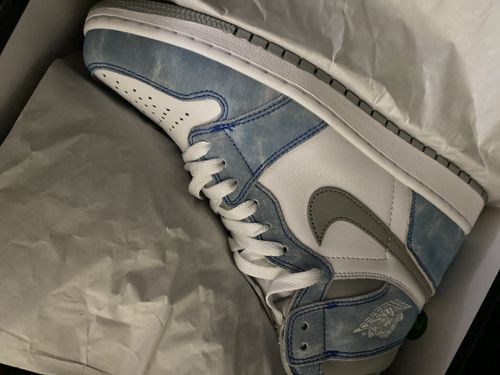 Customer photo review of Air Jordan 1 Retro High OG 'Hyper Royal  Pre Order