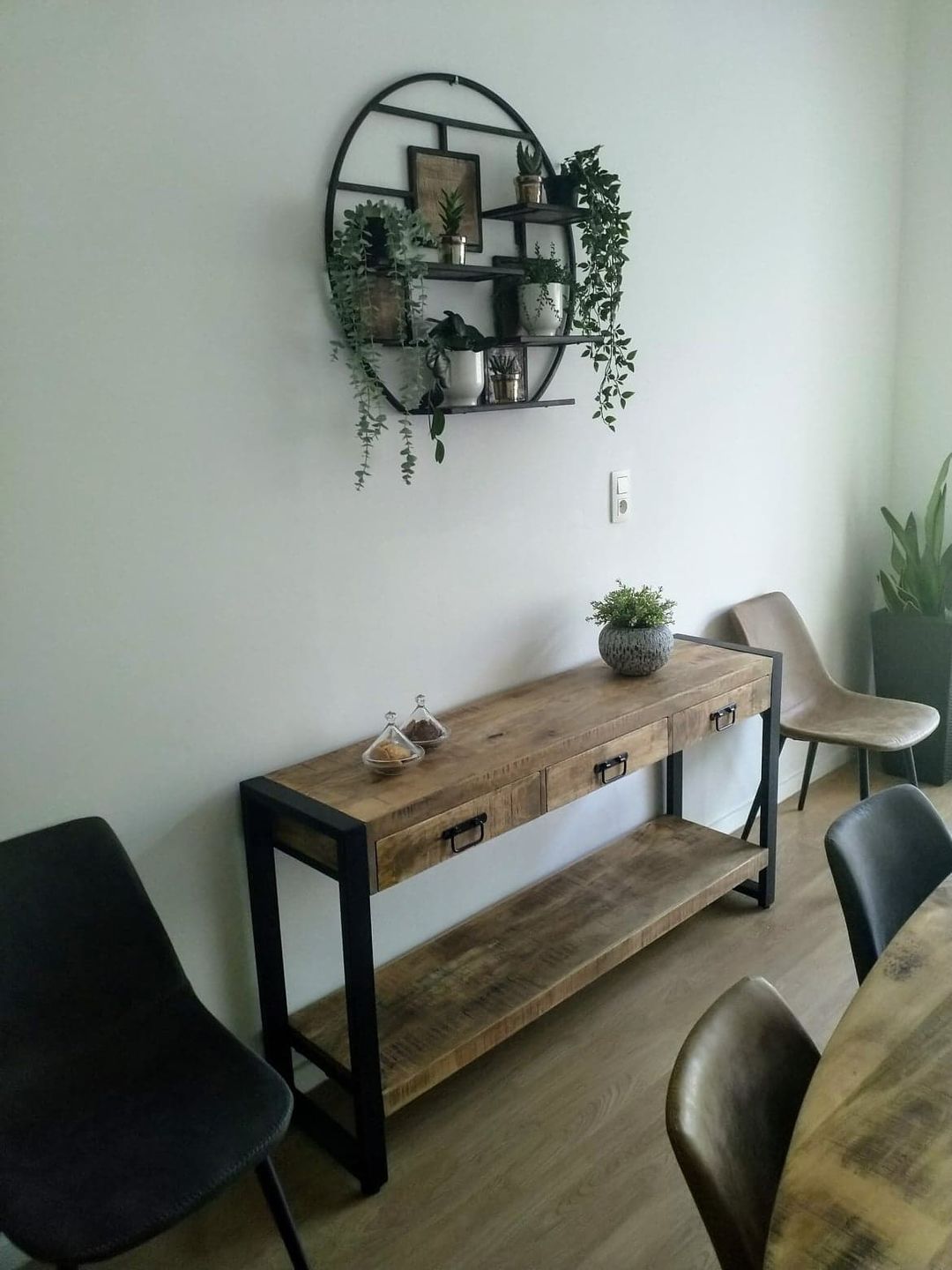 Customer photo review of Sidetable / Dressoir met lades Industrieel Design | Mangohout en Staal | 150x35x76cm