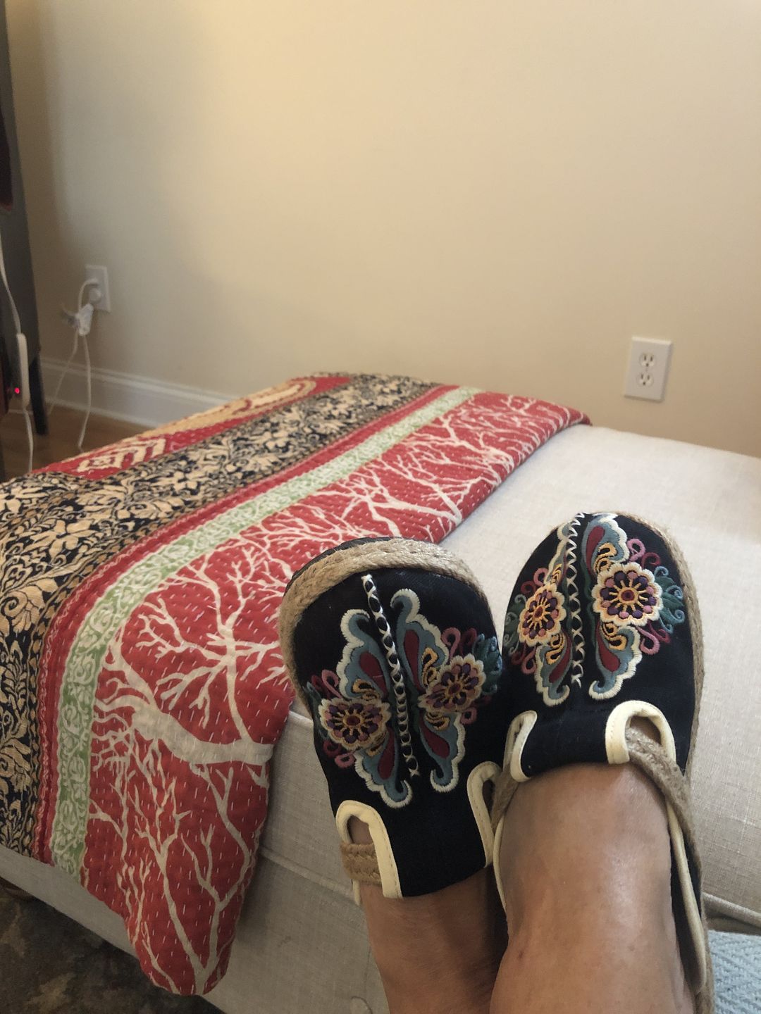 Customer photo review of Women Retro Embroidered Casual Floral Shoes