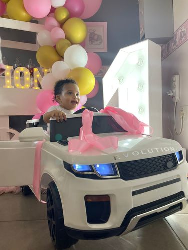 Customer photo review of 12V Evoque replica kids electric ride on car- Wht