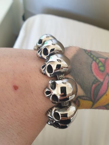 Customer photo review of HEAVY SKULL BRACELET