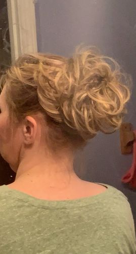 Customer photo review of JuvaBun Messy Bun
