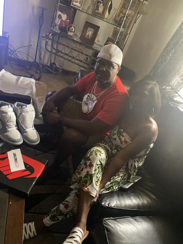 Customer photo review of Air Jordan 1 Retro High OG 'Hyper Royal  Pre Order