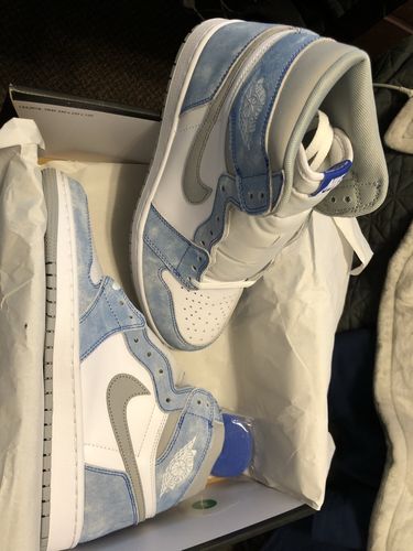 Customer photo review of Air Jordan 1 Retro High OG 'Hyper Royal