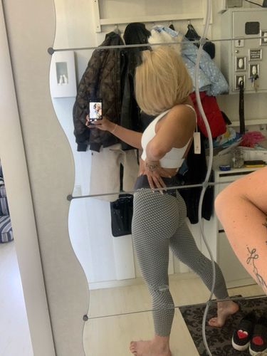 Customer photo review of Athena Booty-Lift Seamless Leggings