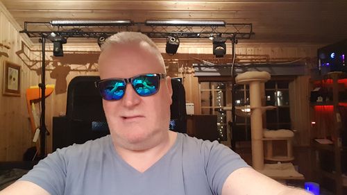 Customer photo review of Retro Decorative Polarized Sunglasses