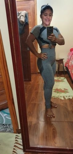 Customer photo review of Aphrodite Seamless Compression Leggings
