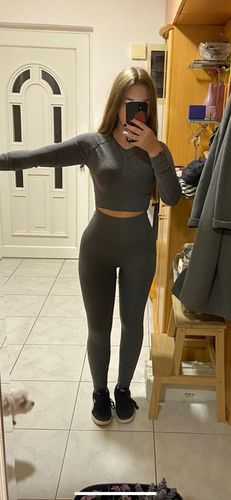 Customer photo review of Excite Seamless Leggings & Longsleeve Set