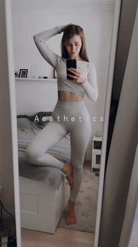 Customer photo review of Excite Seamless Leggings & Longsleeve Set