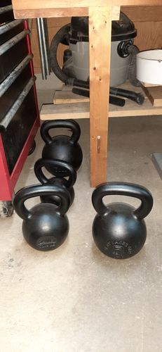 Customer photo review of 32kg / 70lbs E-coated Cast Iron Kettlebell