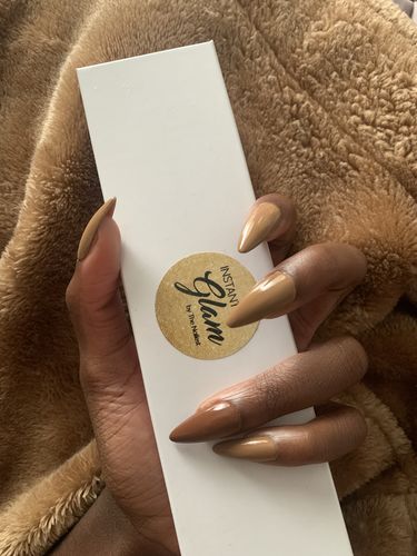 Customer photo review of INSTANT GLAM- MEDIUM STILETTO LENGTH MATTE SOLID PRESS ON NAIL SETS