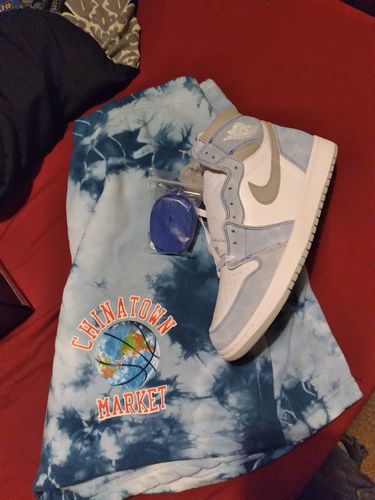 Customer photo review of Air Jordan 1 Retro High OG 'Hyper Royal