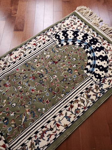Customer photo review of Ottoman Mihrab Premium Prayer Rug 8MM