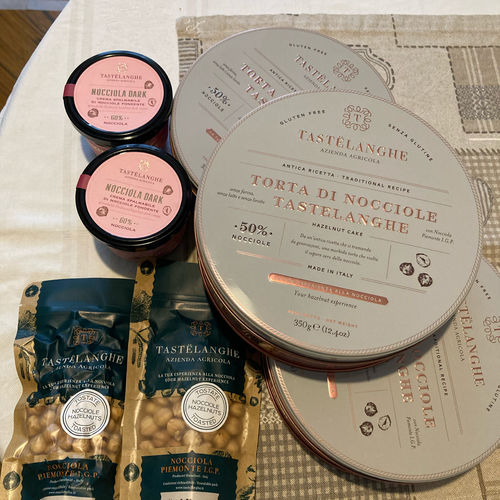 Customer photo review of Torta di Nocciole Tastëlanghe (Box Torta)
