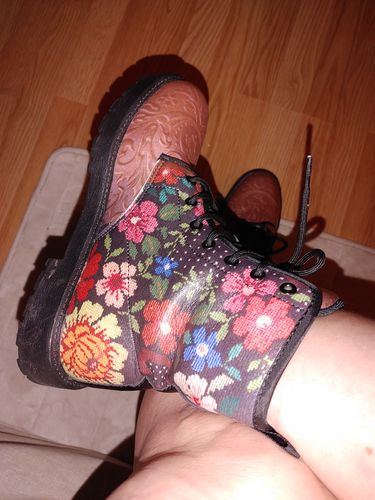 Customer photo review of Embroidery Two Tone Boots