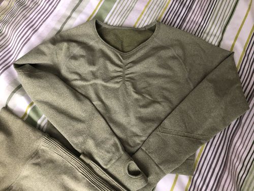 Customer photo review of Excite Seamless Leggings & Longsleeve Set