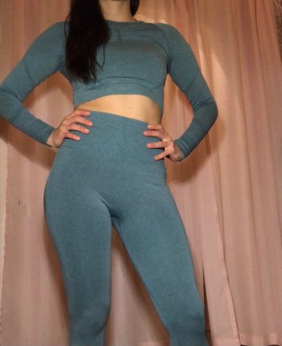 Customer photo review of Excite Seamless Leggings & Longsleeve Set