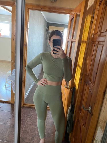Customer photo review of Excite Seamless Leggings & Longsleeve Set