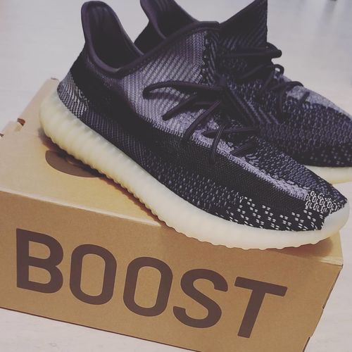 Customer photo review of YEEZY BOOST 350 V2