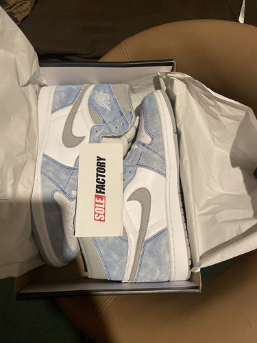Customer photo review of Air Jordan 1 Retro High OG 'Hyper Royal