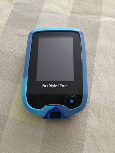 Customer photo review of FreeStyle Libre silikonska maskica: MIX-PLAVA
