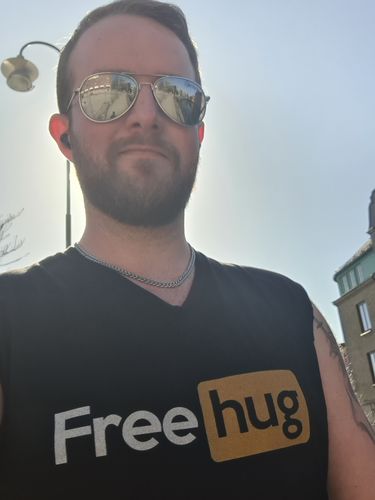 Customer photo review of Free Hug Light V-Neck 4.3oz