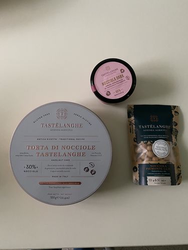 Customer photo review of Torta di Nocciole Tastëlanghe + Crema di Nocciole + Confezione Nocciola "Tostata"