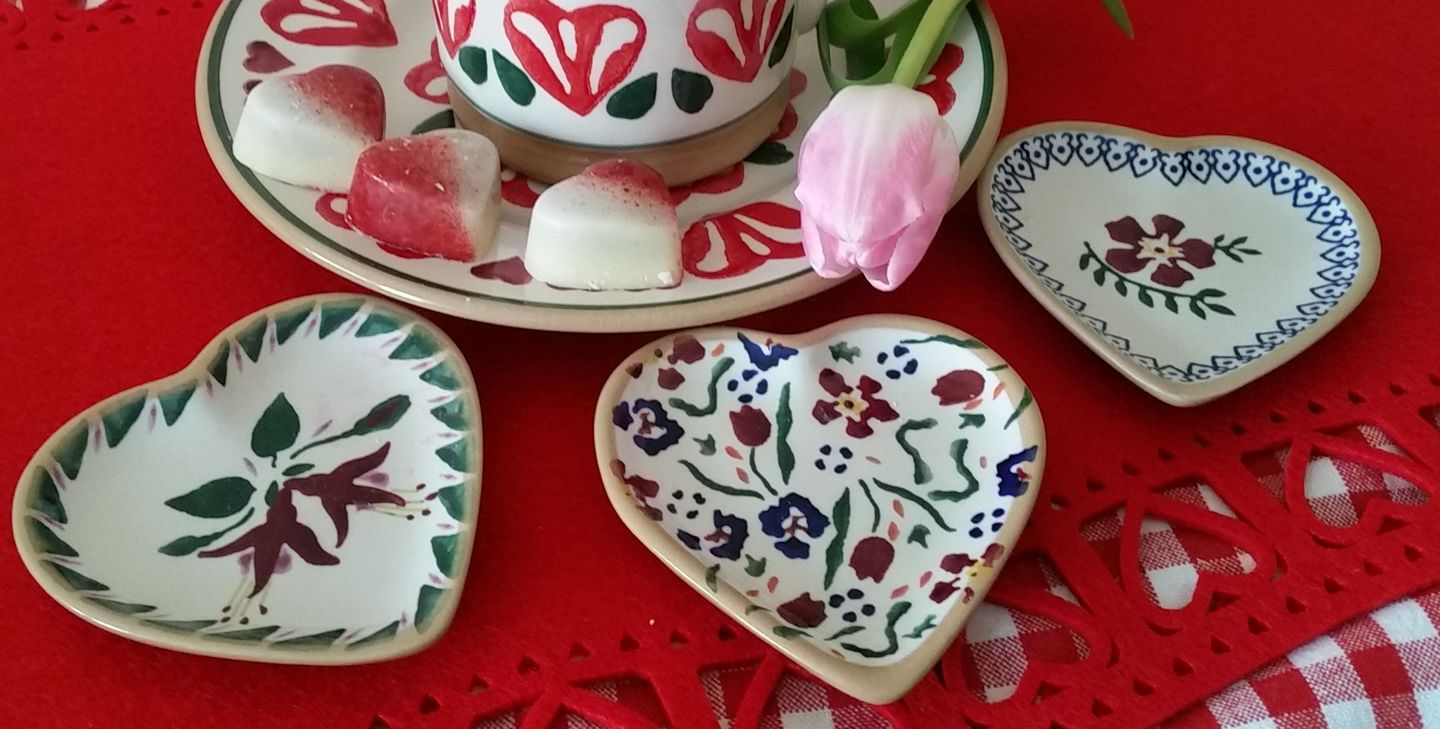 Customer photo review of Tiny Heart Plate Wild Flower Meadow