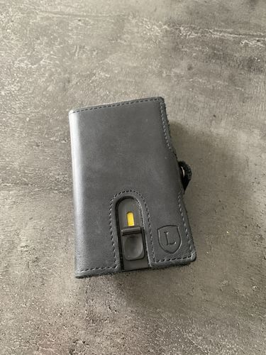 Customer photo review of Everest Smart Wallet