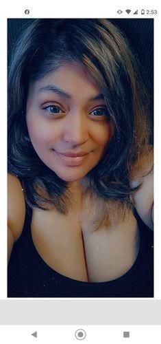 Customer photo review of Himalaya Green Prescription Coloured Contact Lenses