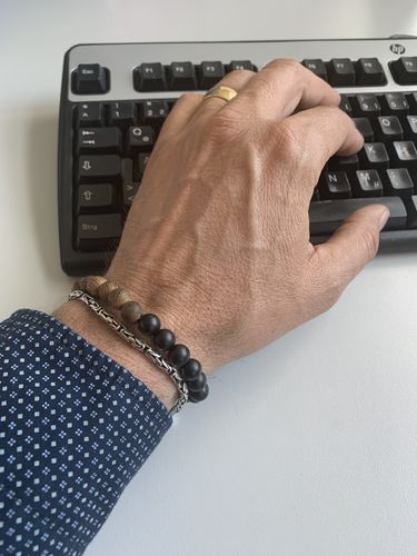Customer photo review of Zedernholz Armband