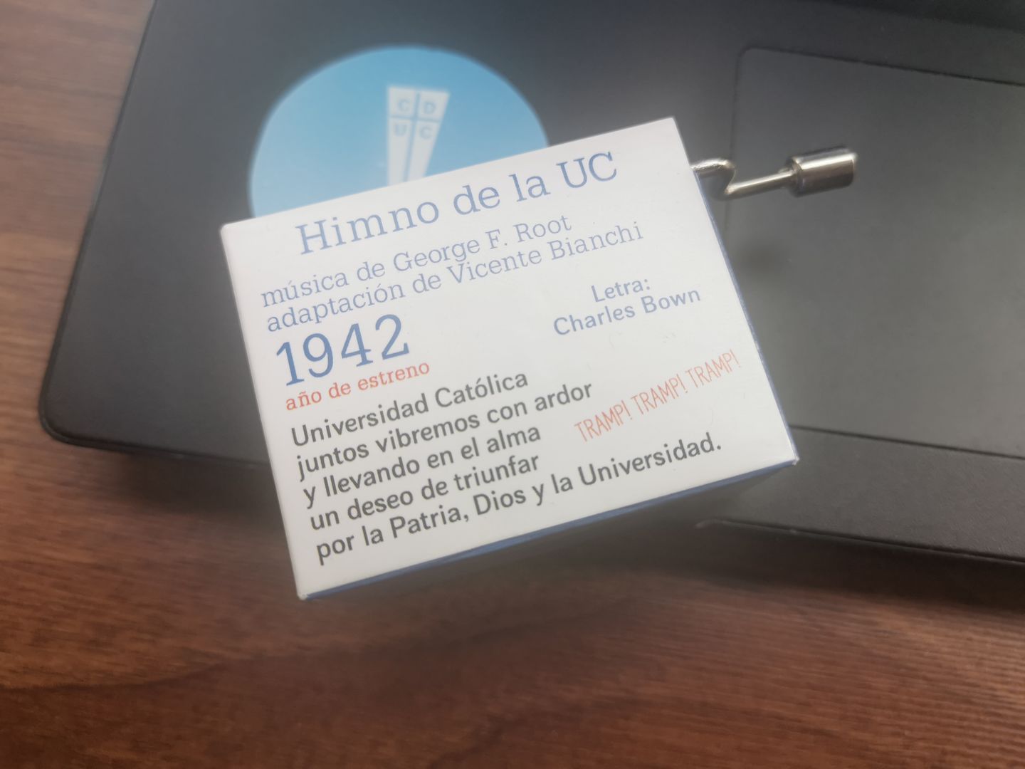 Customer photo review of Cajita musical Himno de la UC
