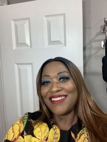 Customer photo review of Himalaya Green Prescription Coloured Contact Lenses