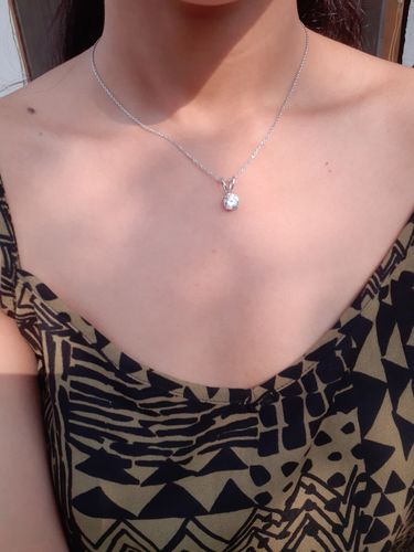 Customer photo review of Anushka Sharma Silver Zircon Pendant with Link Chain