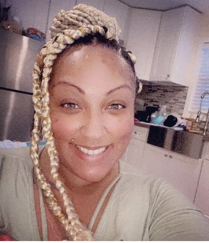 Customer photo review of [US Warehouse] [buy 1 get 1 free] Hidrocharm Yellow Green Contact Lenses