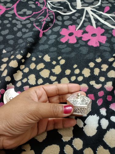 Customer photo review of Hexagon Shape Kumkum Dabbi