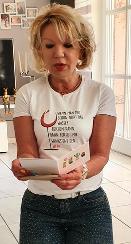 Customer photo review of Reichet mir den Wein - Shirt Damen