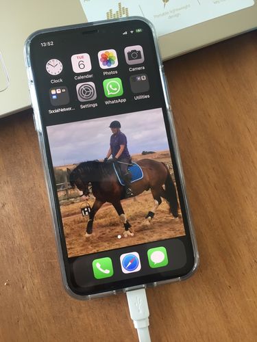 Customer photo review of Apple iPhone XS 256GB Space Grey Unlocked Refurbished Good