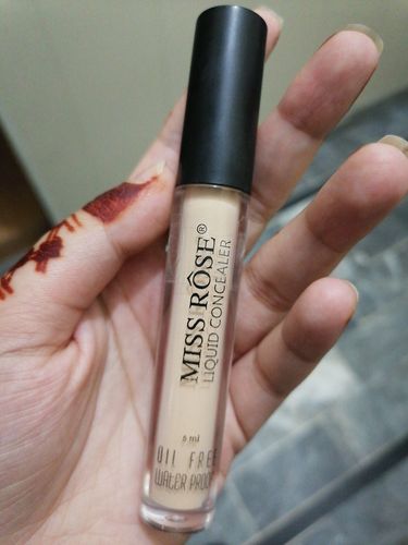 Customer photo review of MISS ROSE Full Coverage Concealer