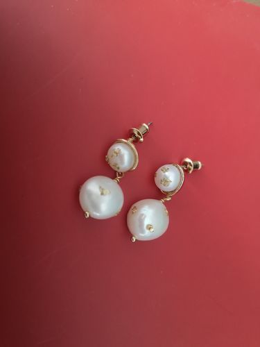 Customer photo review of Double Drops Baroque Pearl Gold Foil Earrings