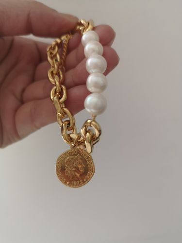 Customer photo review of Face Coin Baroque Pearl Chain Bracelet